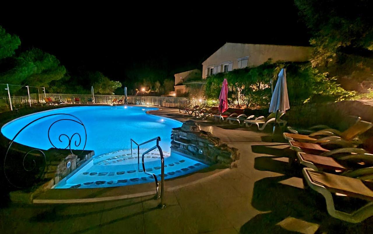 Hotel Les Hauts De Moureze Exterior photo